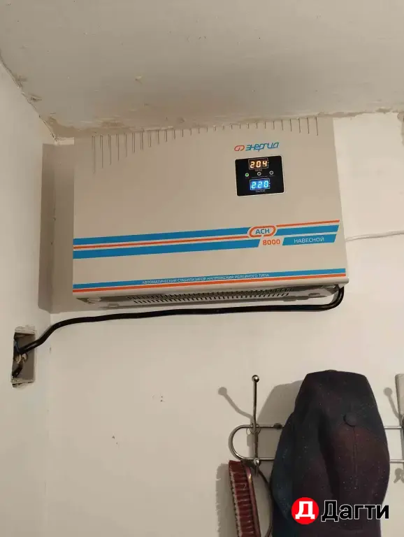 Подаю участок и дом в центре Маджалиса.