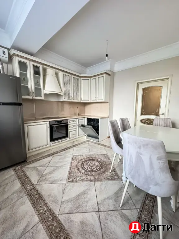 продается 3-х комнатная квартира у моря