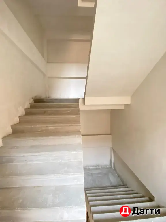 продается 2-х комн квартира