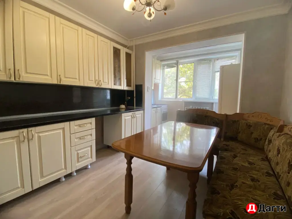 продается 2-х комн квартира